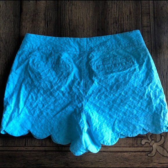 Crown and Ivy scalloped shorts - Picture 2 of 4